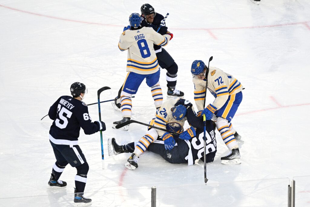 The Weekly 5-on-5: Avs focus on playoffs, NHL heads back outdoors