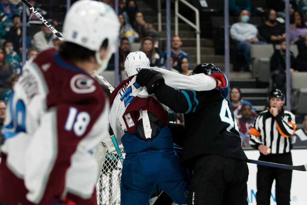 Avalanche sweep California road trip with win over Sharks