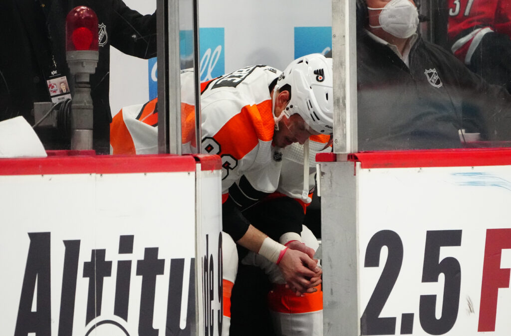 Makar, Kadri dazzle as Avs win knock off Flyers in dominating fashion