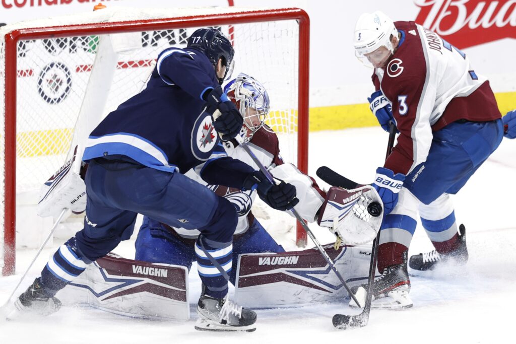 Disastrous third period sends Avalanche to fourth consecutive loss