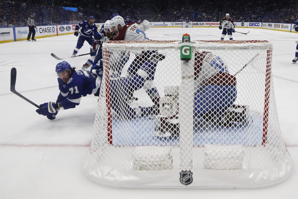 Avalanche mistakes prove costly in Game 3 loss to Lightning