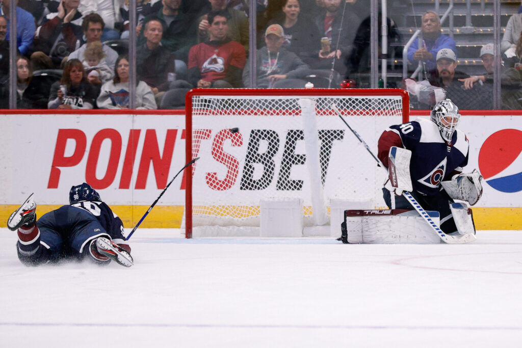 Avalanche comeback fizzles out in overtime loss to Winnipeg