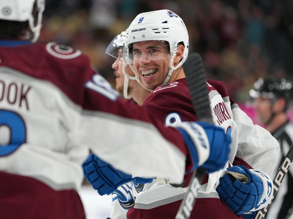 Gutsy Avalanche grind out quality win in Vegas
