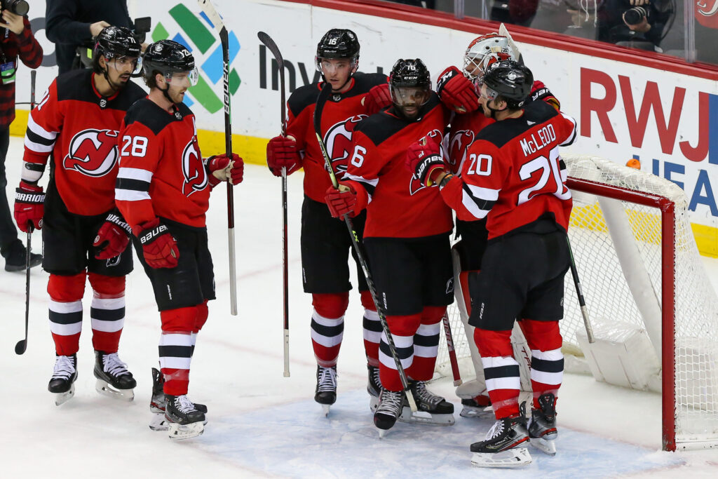 Punchless Avs drop a 1-0 snoozer to Devils