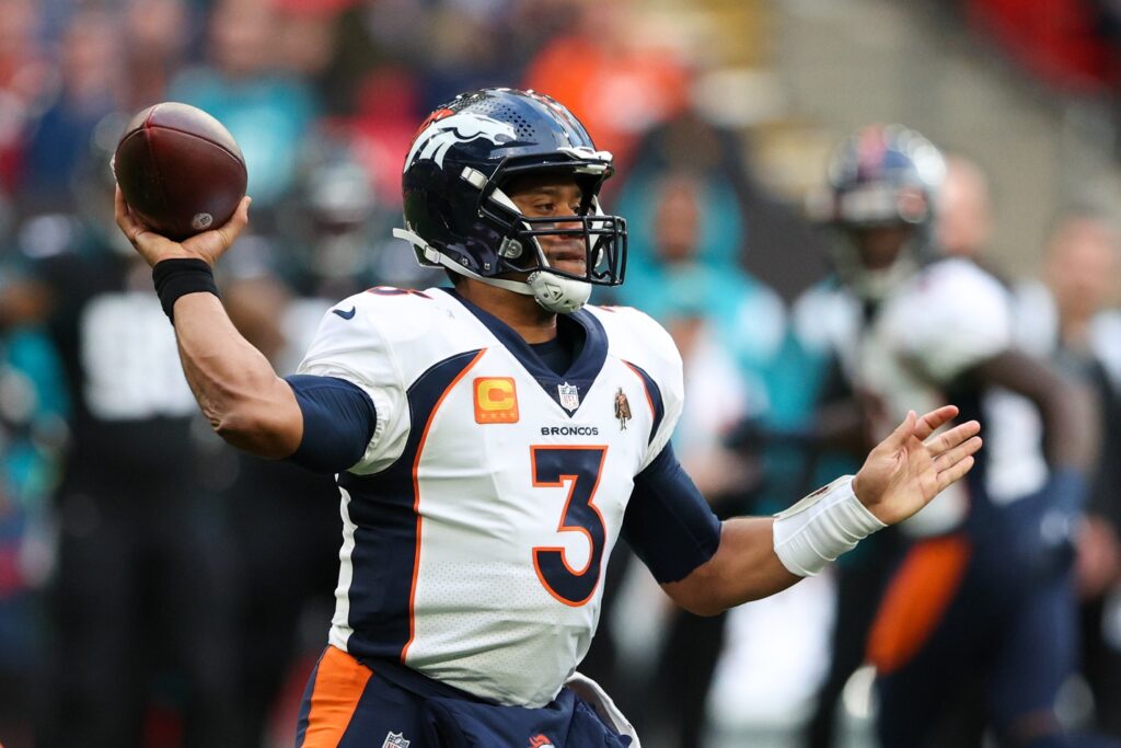 Russell Wilson fires back at Pete Carroll about not wearing a wristband