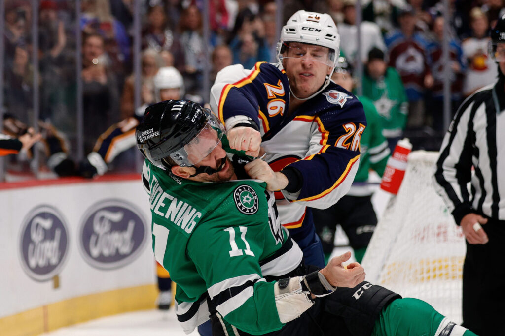Avs knockdown Stars in battle for Central Division