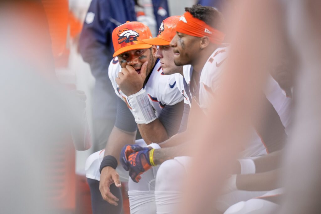 Nathaniel Hackett refutes the report that Russell Wilson has lost some players in the locker room
