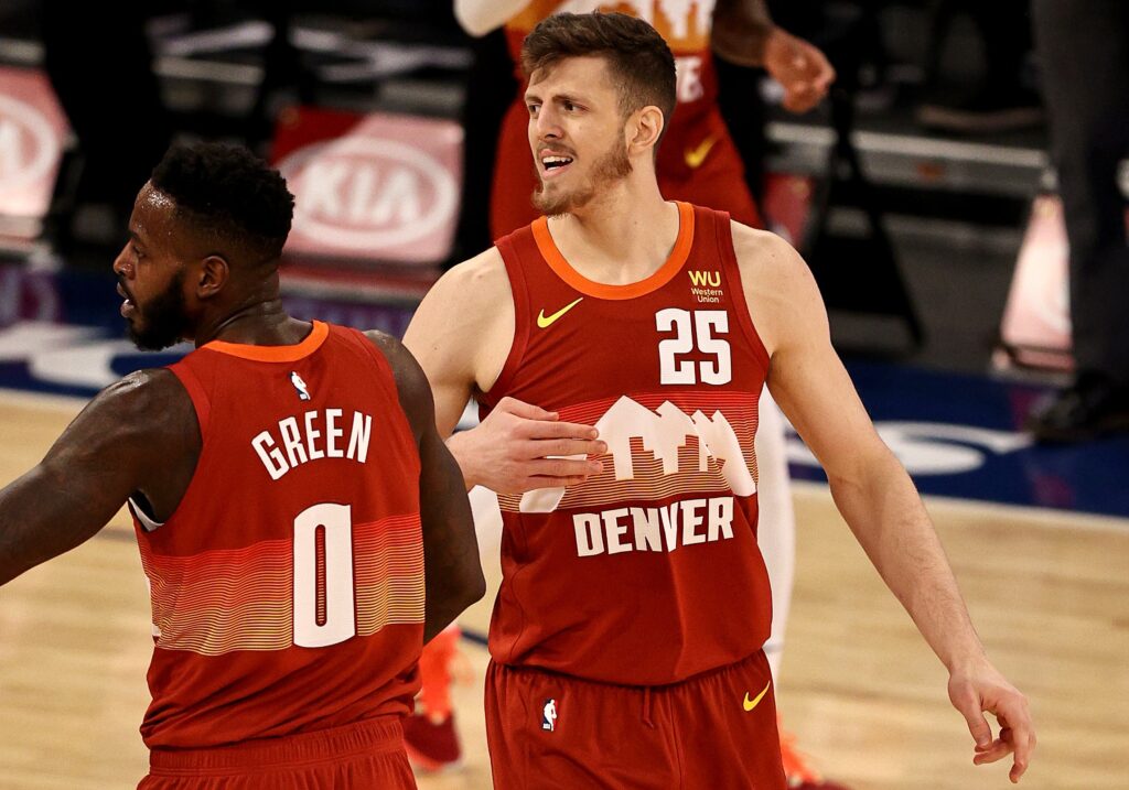 Grades: Nuggets finally give Malone his four-quarter effort