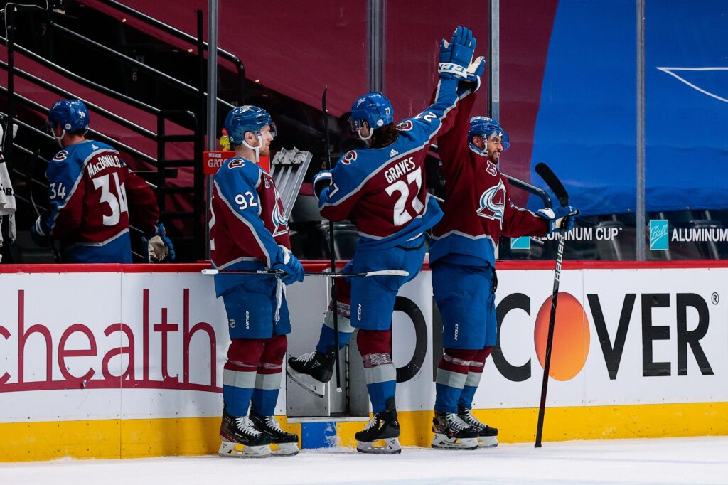 Avalanche break out of scoring slump in four-goal outburst to sweep Kings