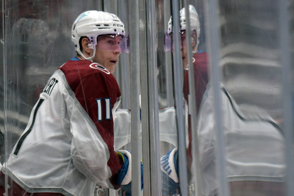 Avalanche winning streak hits seven behind balanced offensive attack