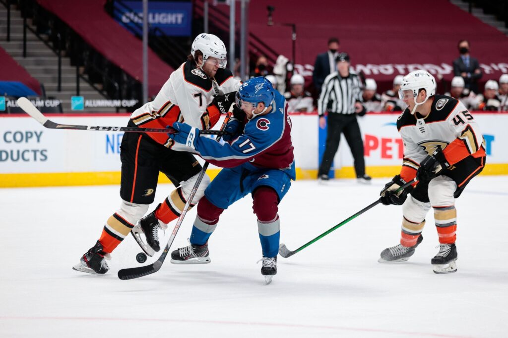 Avalanche streak continues as they capitalize on schedule advantage to bury exhausted Ducks