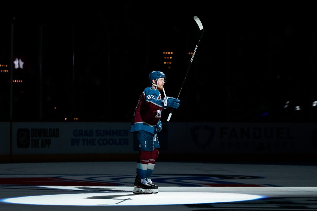 Landeskog leads Avalanche through Binnington wall in Game 1 win