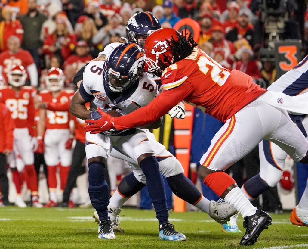 Kareem Jackson delivers a strong message to the Broncos’ locker room following the loss to the Chiefs