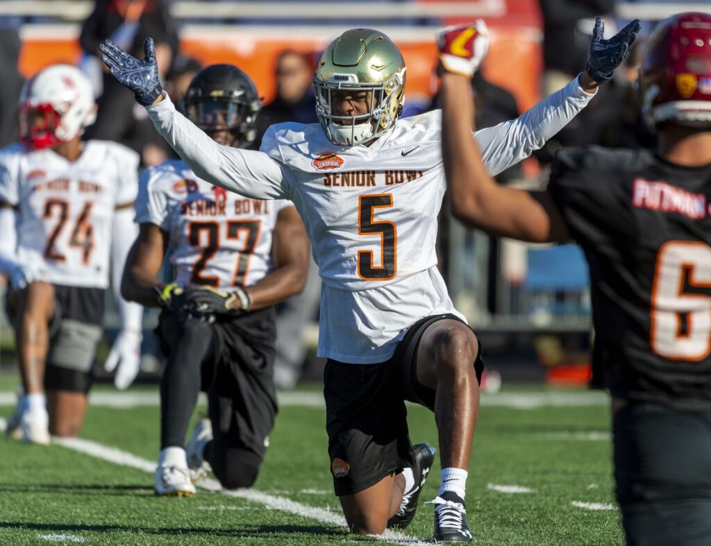 Winners and Losers from the first day of Senior Bowl practices
