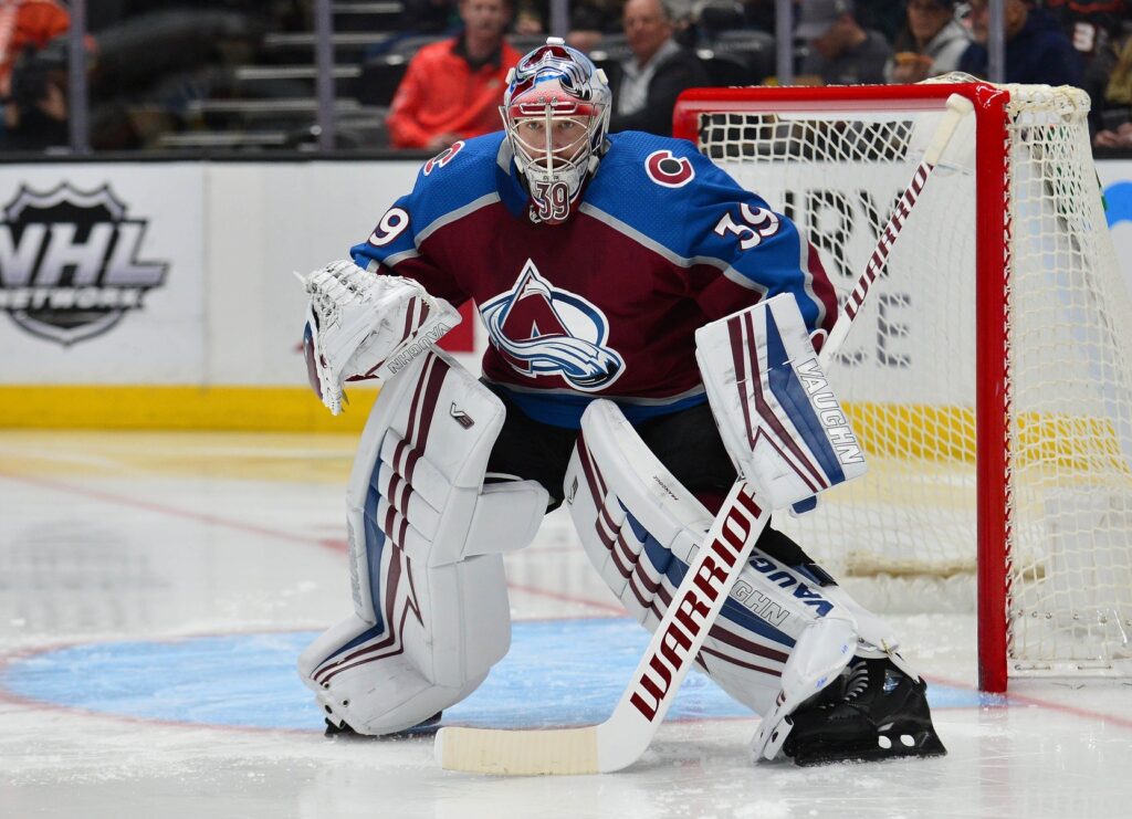Scrappy Avalanche ride hot Francouz to shootout win over Kings