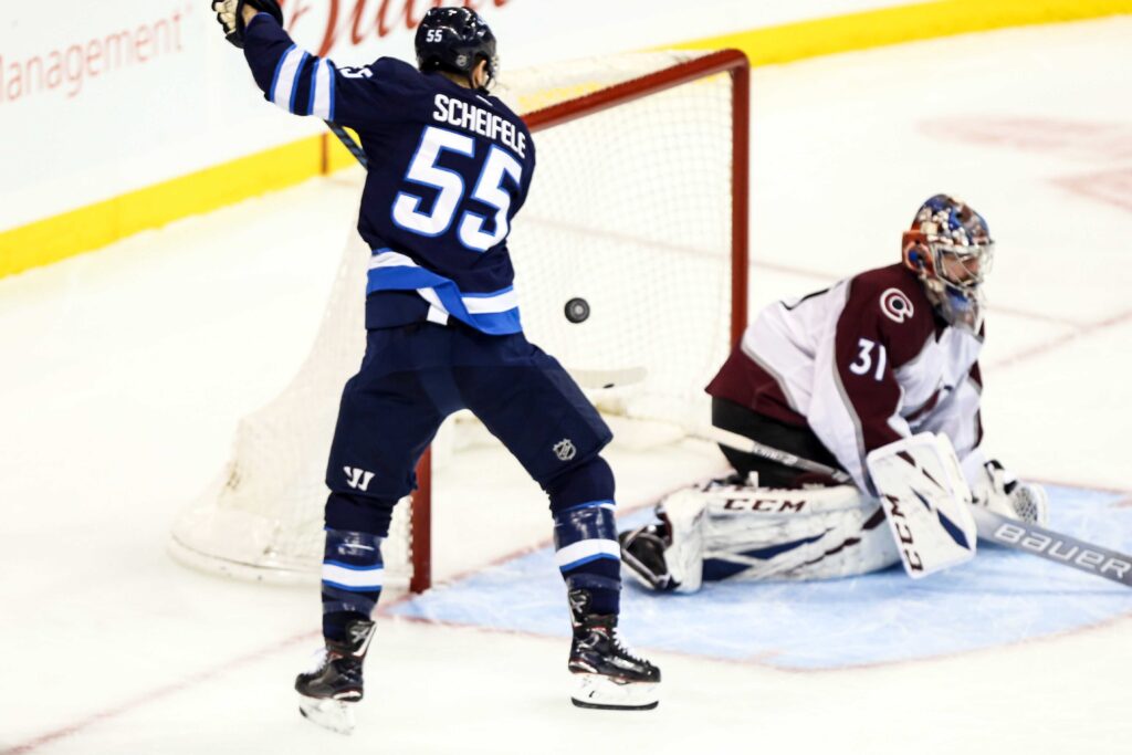 Avs-Jets grades: Gruesome Grubauer