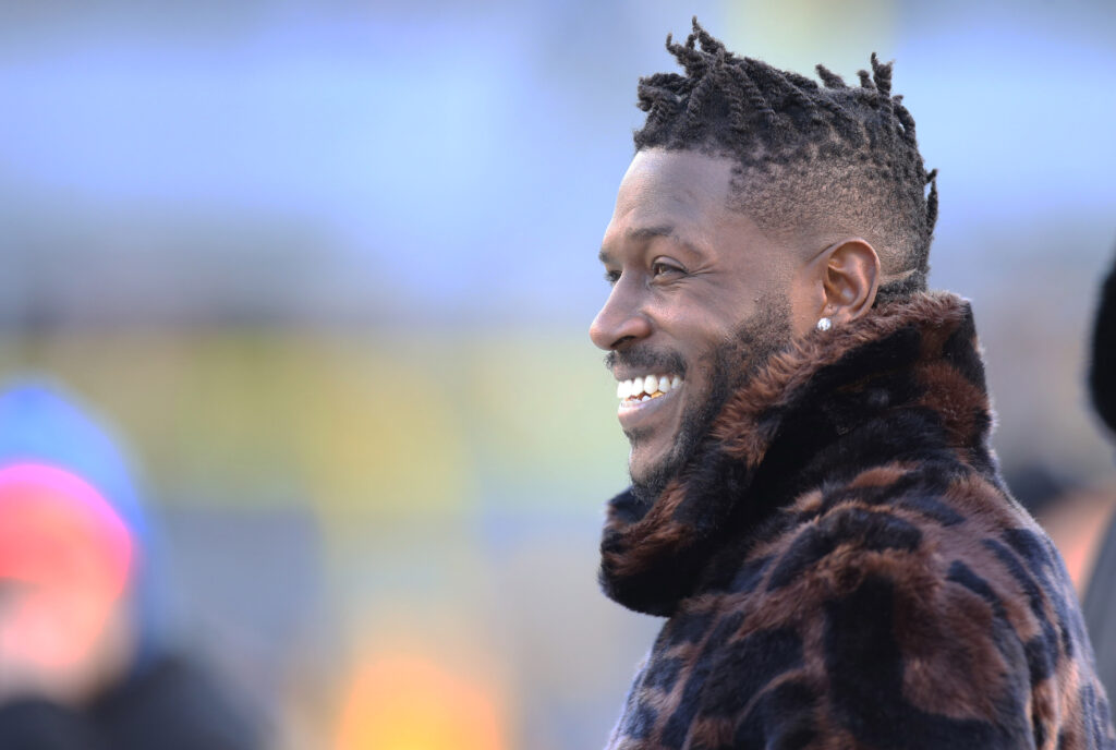 Why the Broncos should absolutely trade for Antonio Brown