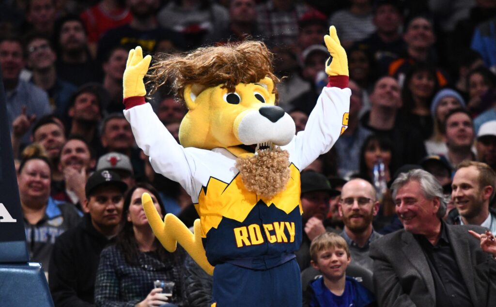 Nuggets blast Bulls to get back on winning track
