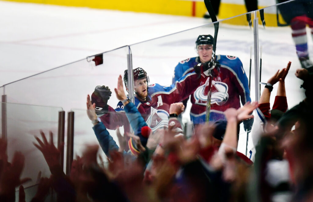 Avalanche find urgency late in comeback win over Detroit