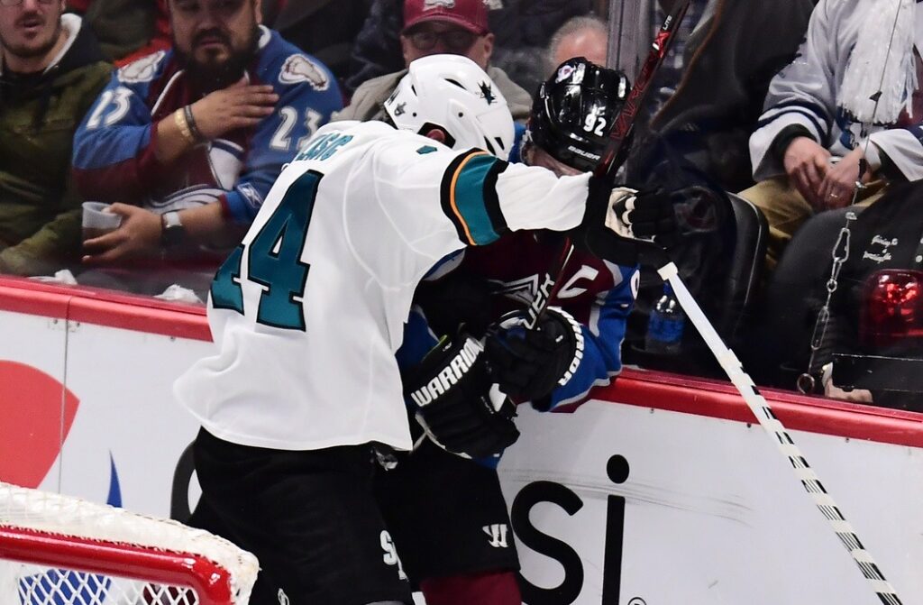 Avs-Sharks Game 3 player grades: Inconsistent effort