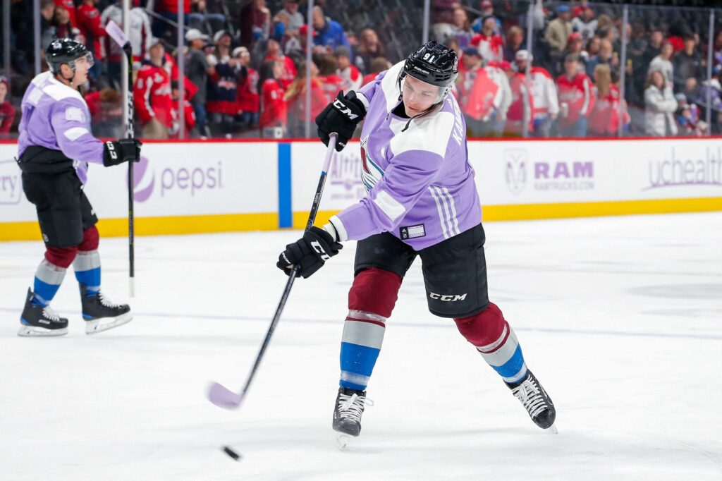 Vladislav Kamenev signs with Avalanche