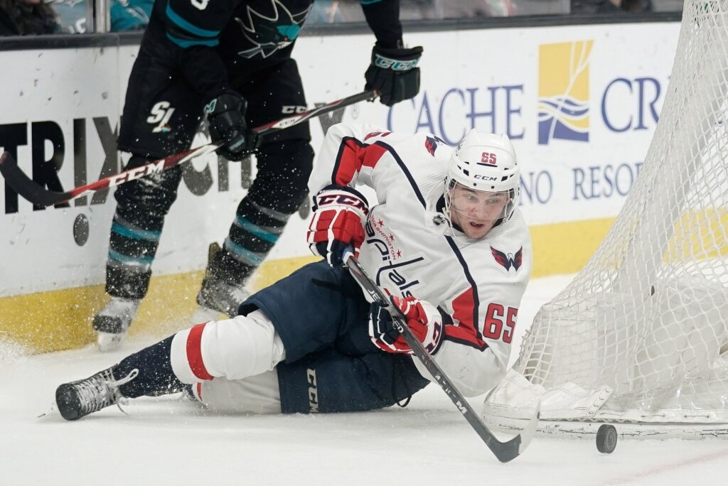 Burakovsky signs qualifying offer with Avalanche