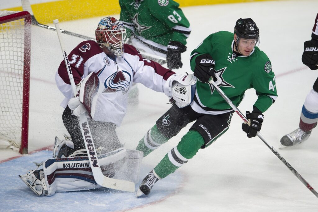 Avalanche sign Valeri Nichushkin