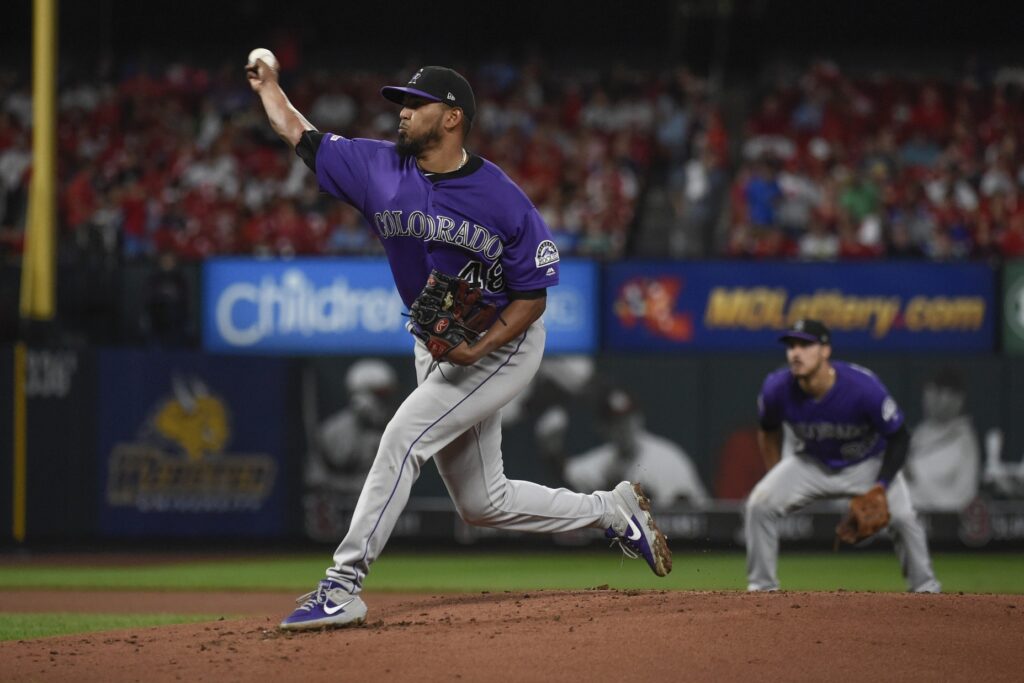 Bullpen blows opener in St. Louis; Márquez makes more history