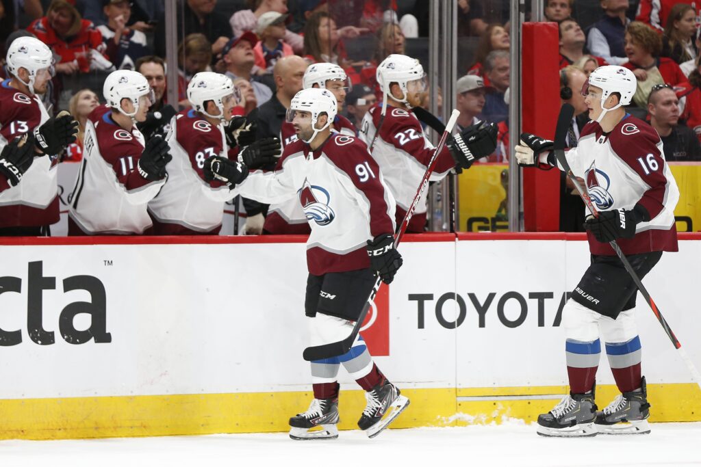 Explosive start leads Avs to fifth straight victory