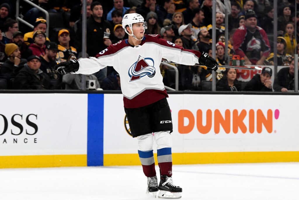 Avs put on a defensive show for sixth straight victory