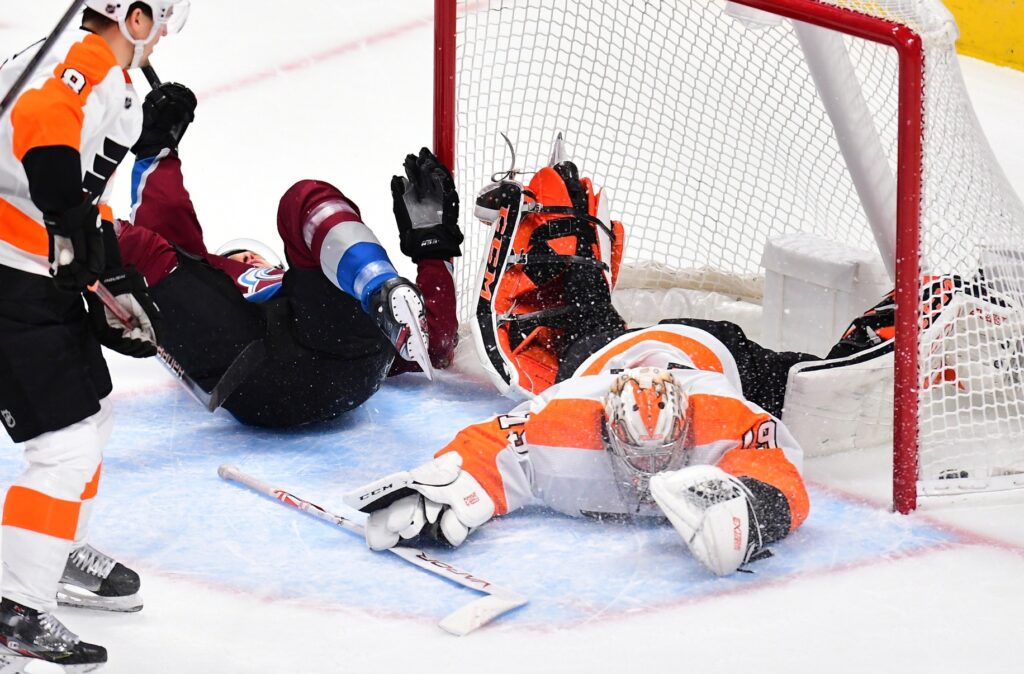 Rantanen takes star turn as Avs get back on winning path