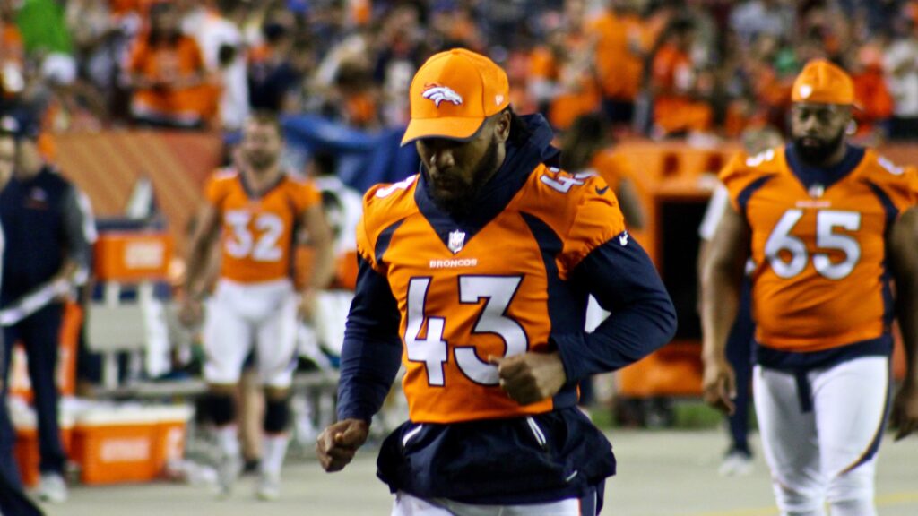 With Broncos’ brass mum, players urge to keep T.J. Ward