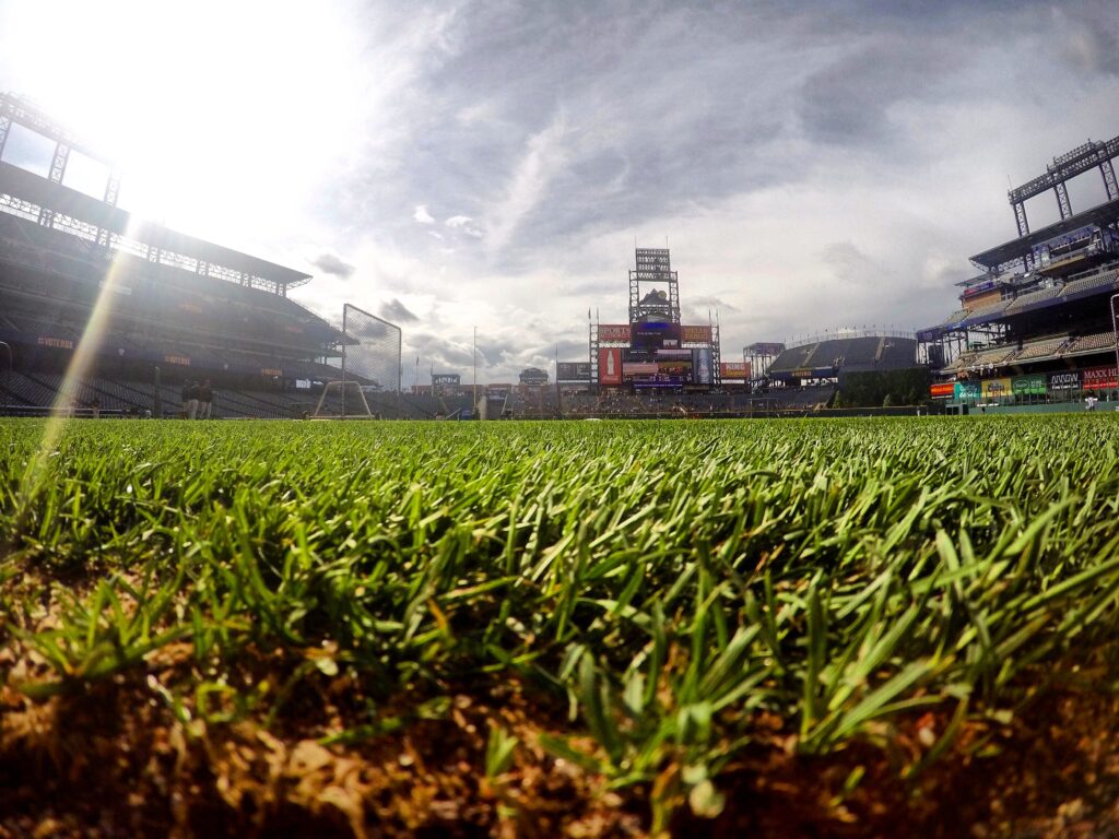 Colorado Rockies sign All-Star closer