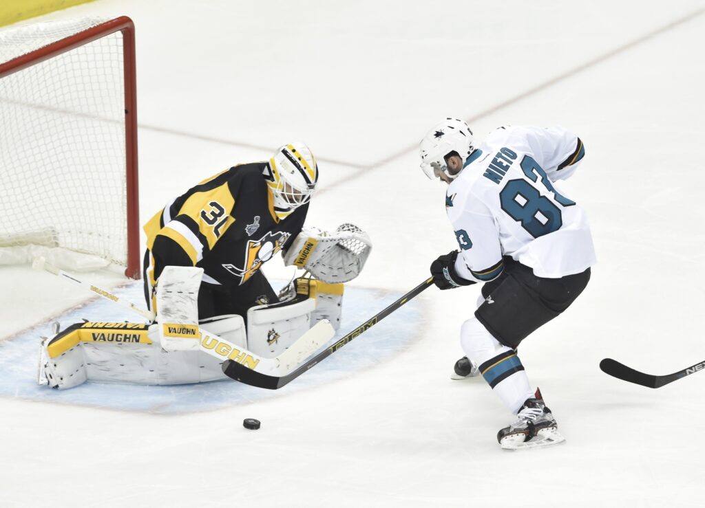 Avalanche claim Matt Nieto off waivers