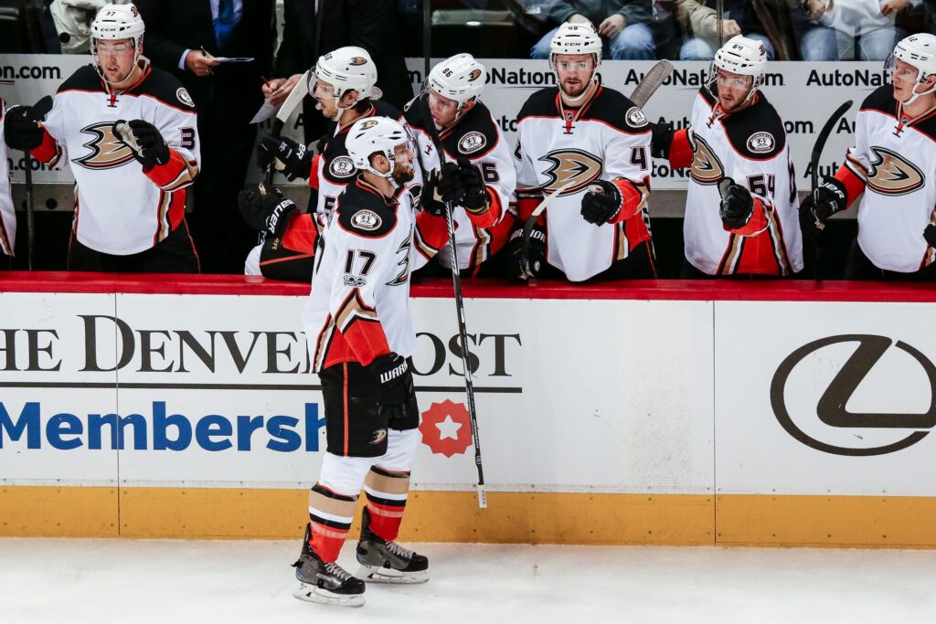 Avalanche unable to overcome miscues in loss to Ducks
