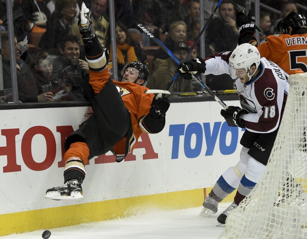 Avalanche lose yet another late lead in 2-1 loss to Ducks
