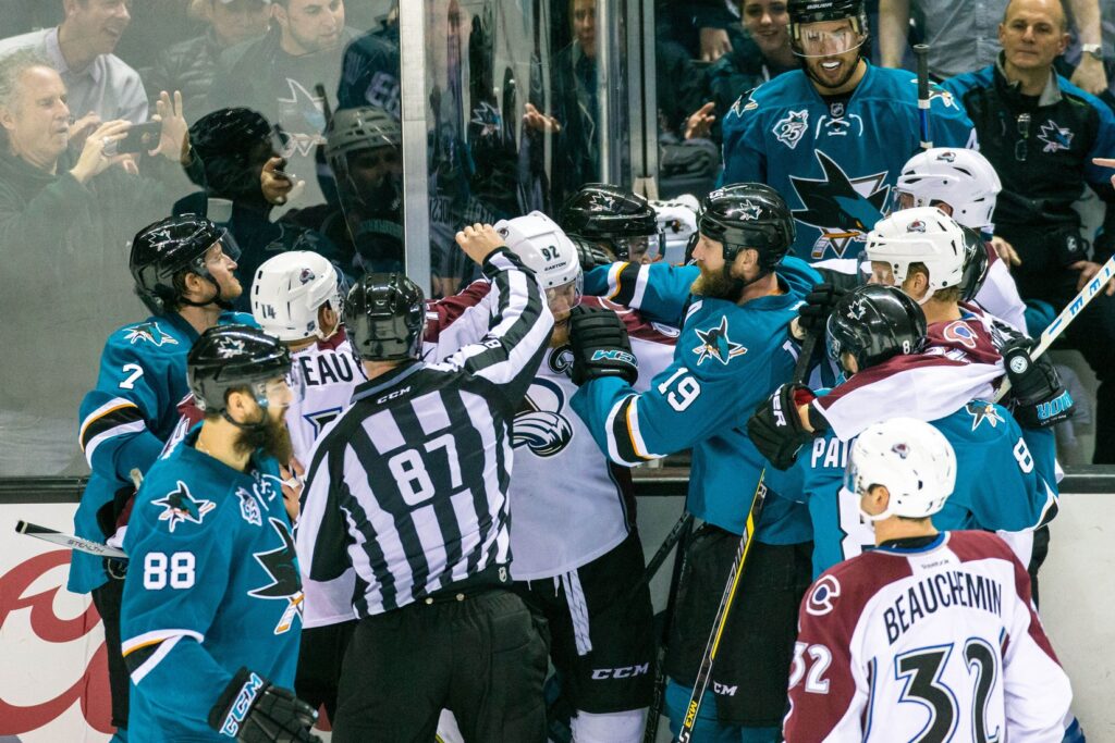 Avalanche lose fifth straight, fall 3-2 to Sharks in OT