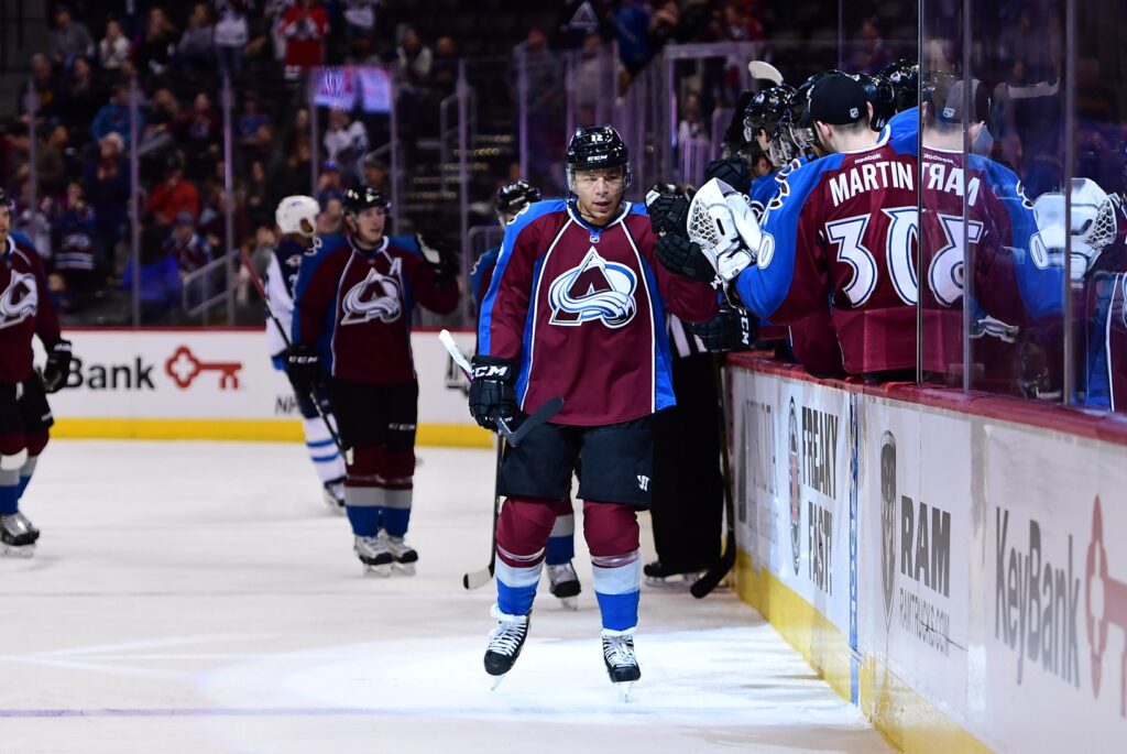 Avalanche offense explodes in victory over Jets
