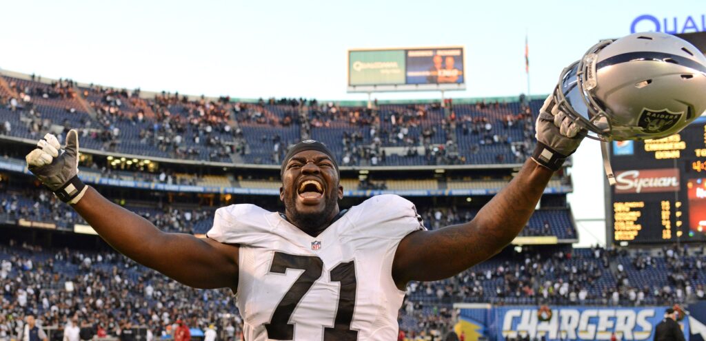 Report: Broncos sign OT Menelik Watson