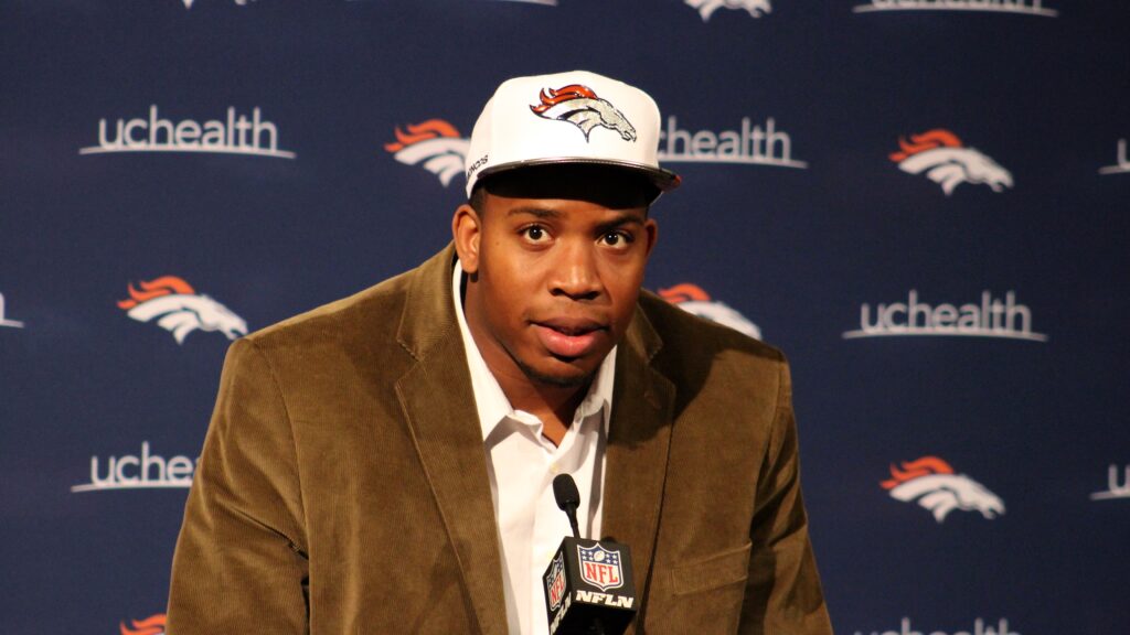 “Taking the will out of a man”: A mentality shapes DeMarcus Walker