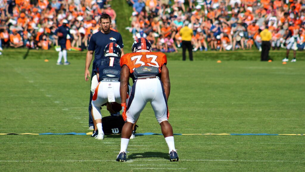 “I’m not small”: Uniquely-sized De’Angelo Henderson making massive impression on Broncos