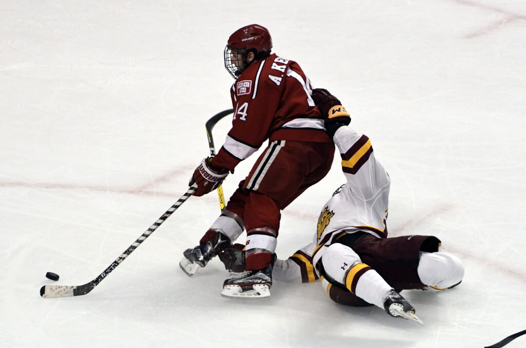 Avalanche reportedly signs Harvard center Alex Kerfoot