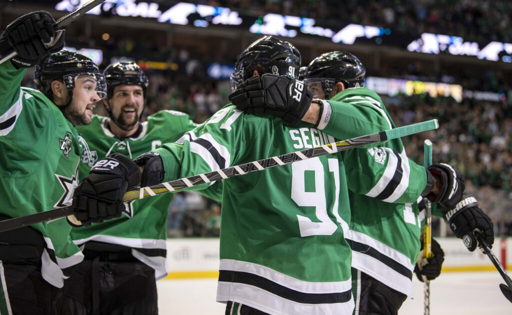 Varlamov’s effort not enough in loss to Stars