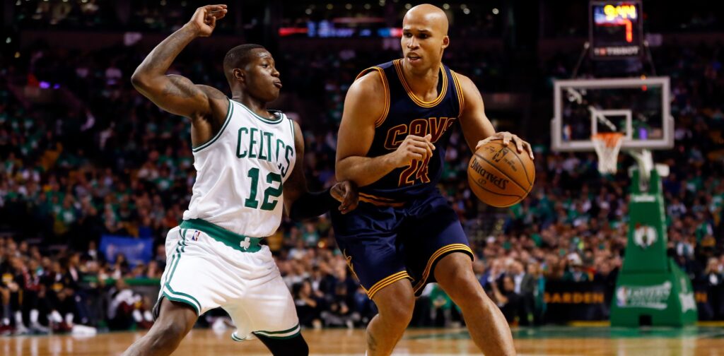 Report: Nuggets join Bucks in pursuit of free agent Richard Jefferson