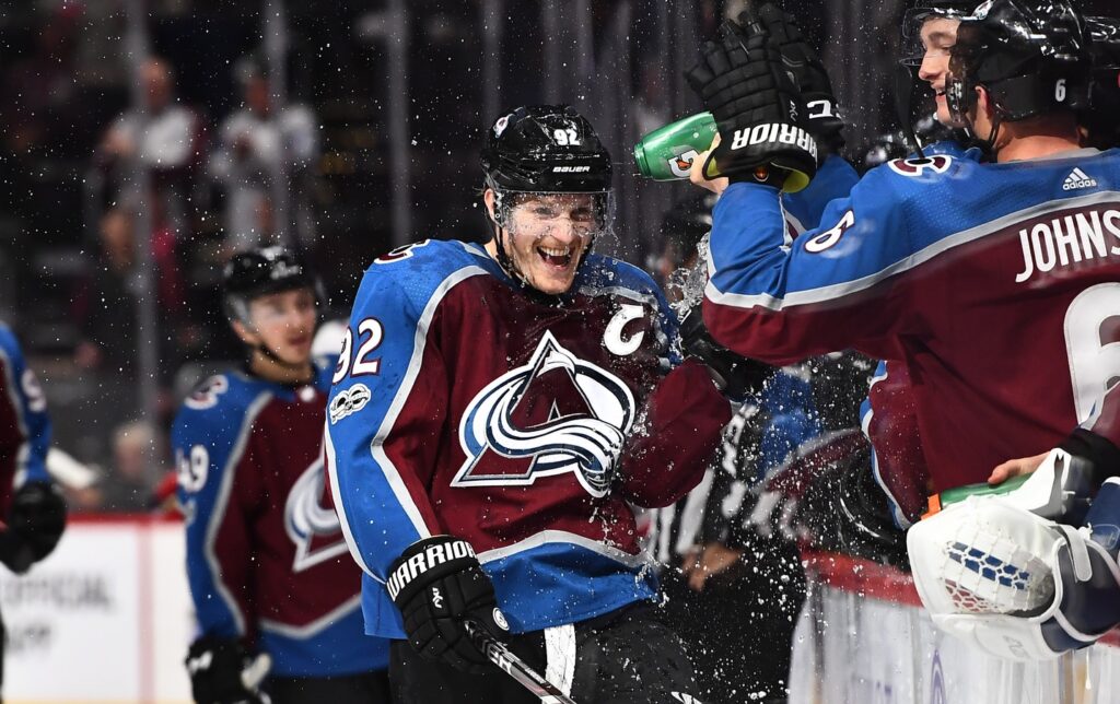 Avalanche end losing streak with blowout over Washington