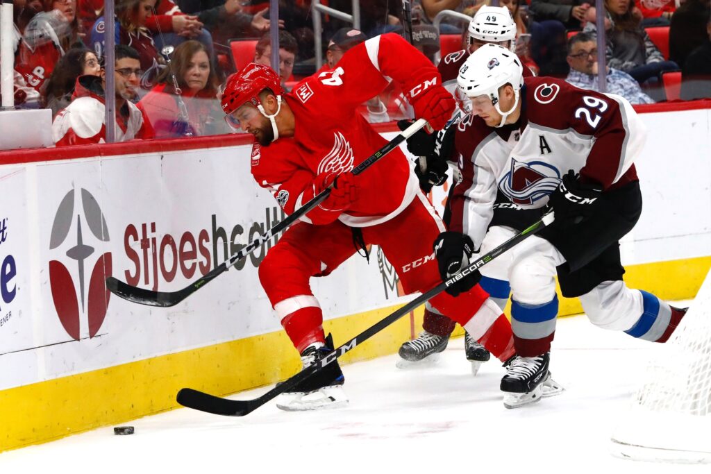 Detroit, shock city; Avs’ late blitz beats Red Wings