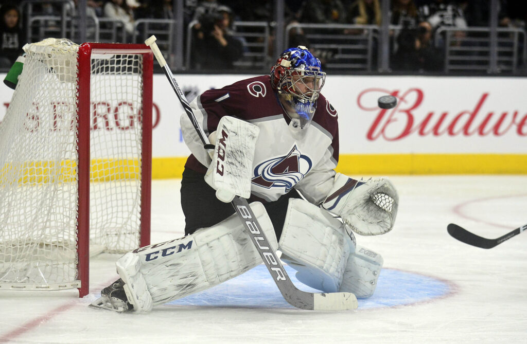 Varlamov back in goal against Coyotes