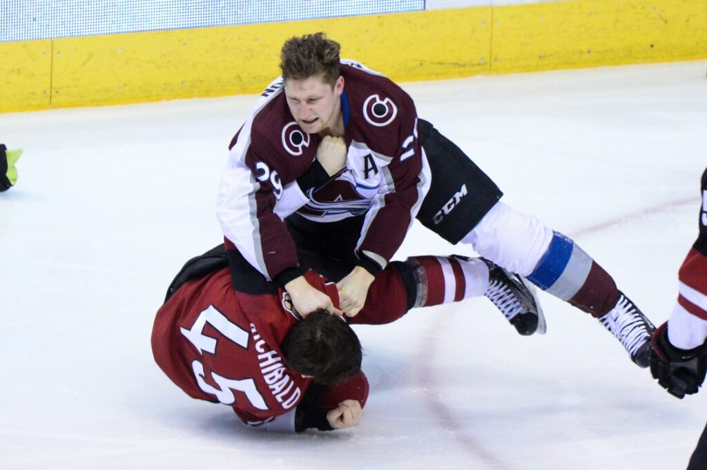 Avs-Coyotes Grades: Offensive explosion