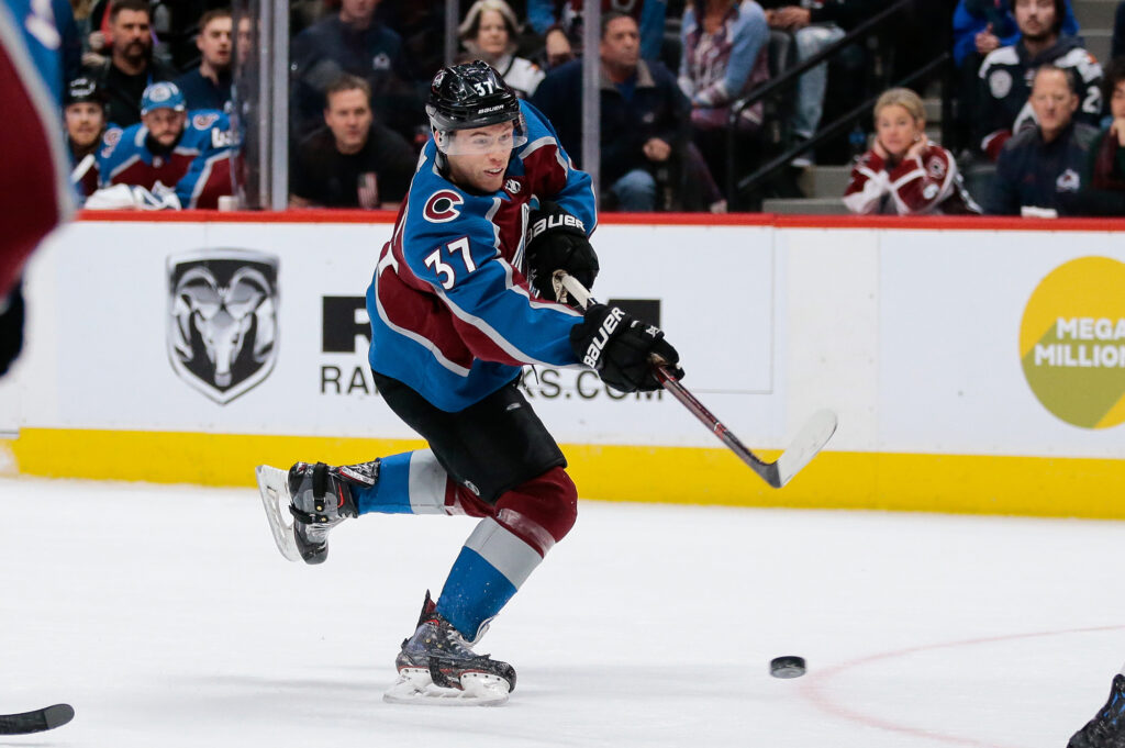 Avs beat Leafs in OT in front of sellout crowd on J.T. Compher goal