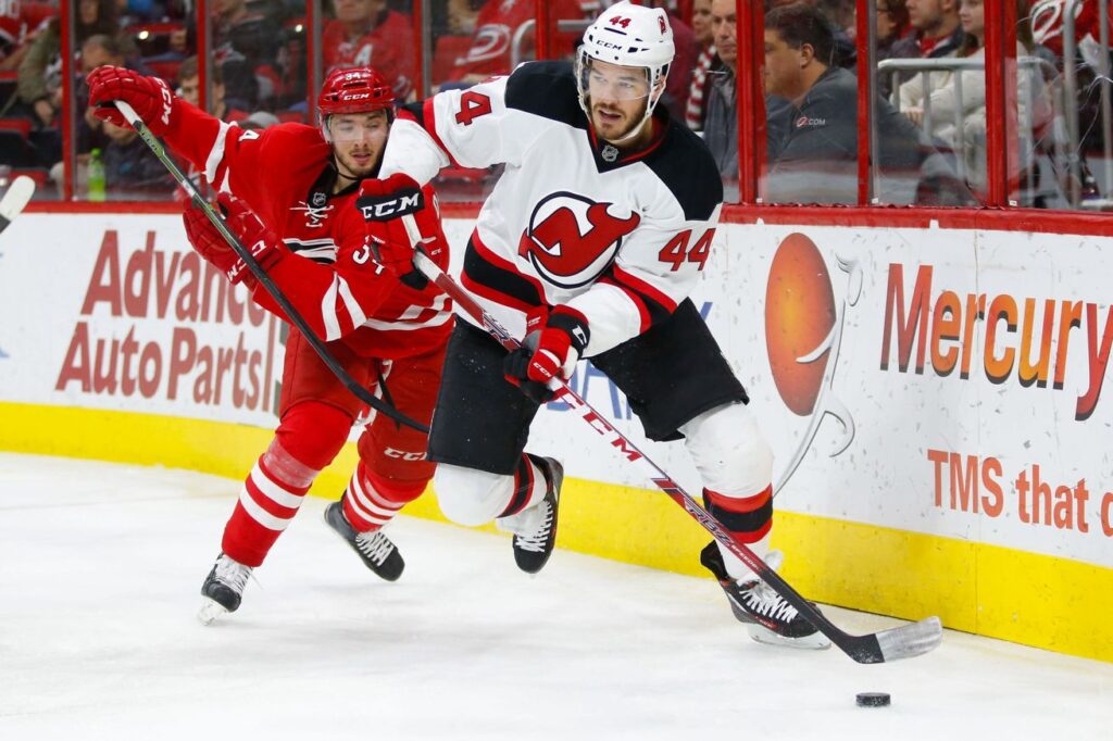 Avalanche acquires Eric Gelinas from New Jersey